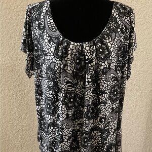 Worthington Black and White Relaxed Short Sleeve Blouse